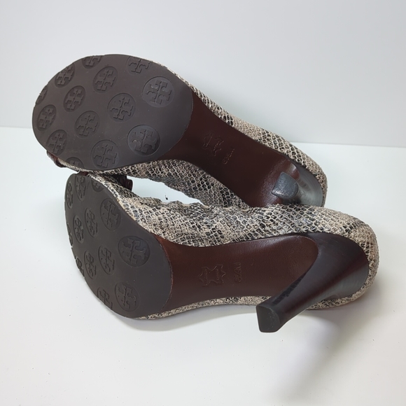 Tory Burch Scalloped Bow Accent Heels - Picture 8 of 11